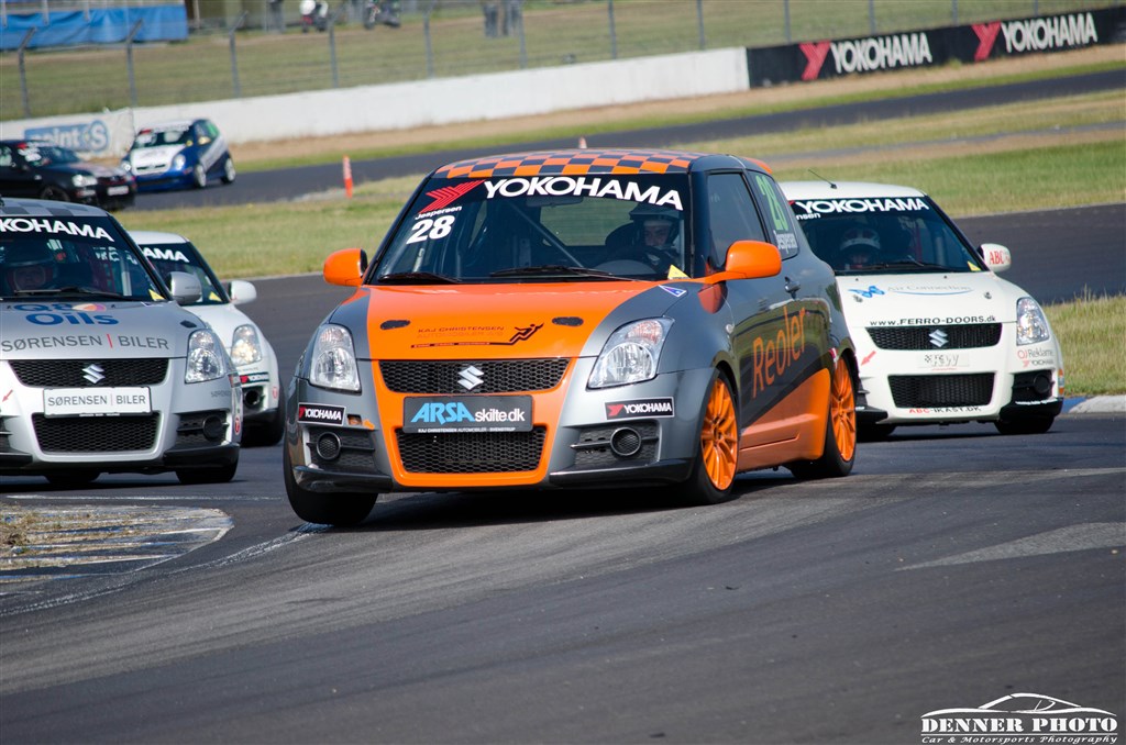 Mikkel Jespersen har senest ført et heat i Yokohama 1600 Challenge ved finaleløbet på FDM Jyllandsringen i 2012. Kan han gentage bedriften til Grand Prix Danmark? Her foran Nicki E. Kristensen og Peter Sørensen m.fl.
(Foto: Denner Photo)